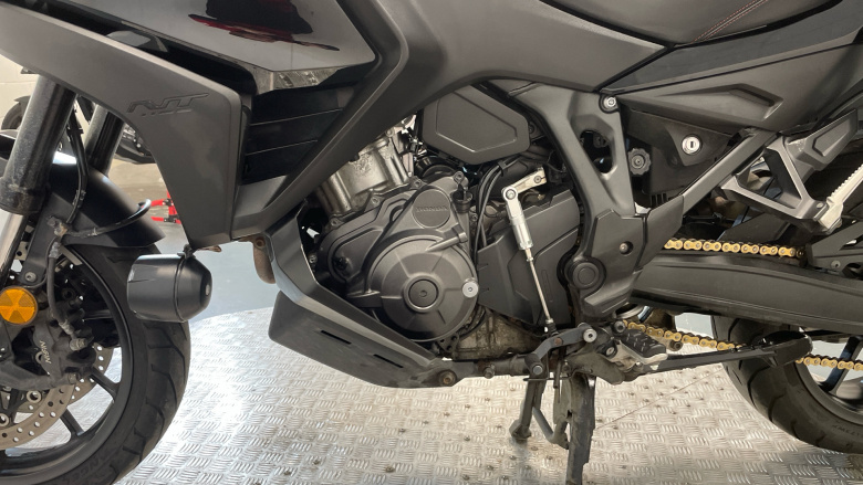 Honda NT1100 Manual (22 Model Year)